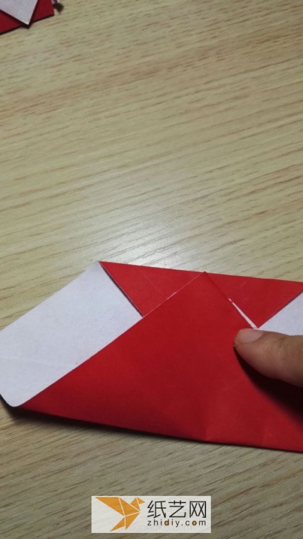 Real photos of how to make an origami Santa Claus that is simple and easy for children to learn