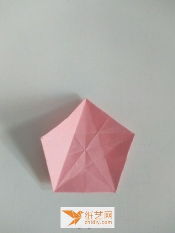 Want this five-pointed star origami box? Let’s watch the tutorial