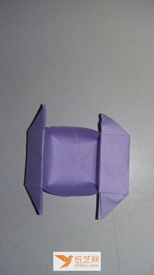 A tutorial on how to make a simple origami hat. I wouldn’t object if it’s an origami box.