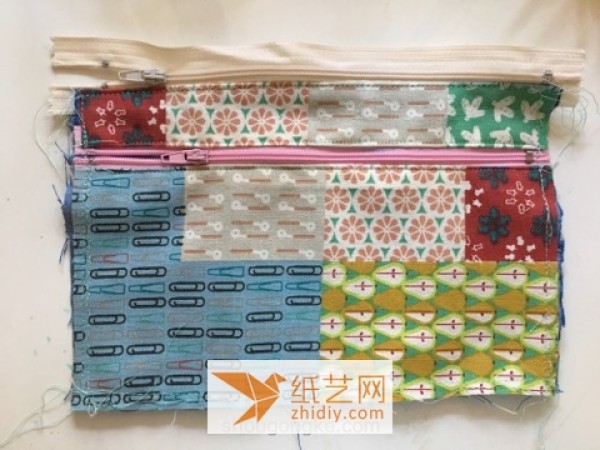 Illustrated tutorial on how to make a parquet double-layer fabric mobile phone bag for Christmas gifts