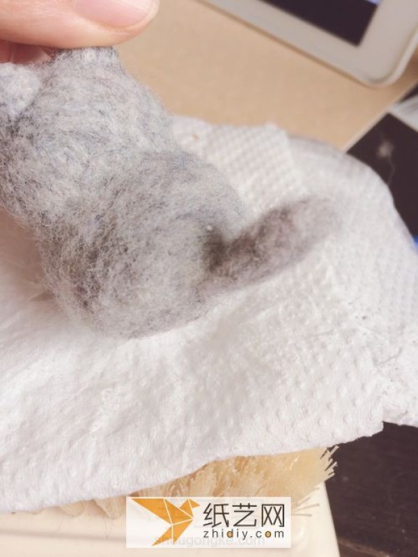 Illustration of the handmade DIY production tutorial of the cute wool felt steamed bun cat doll