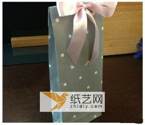 Handmade origami DIY gift packaging bags tailored for Valentine’s Day gifts