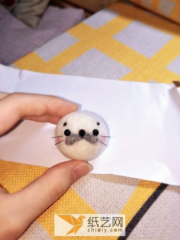 Baby seals made of glutinous rice balls made of wool felt can also be cute as Father’s Day gifts