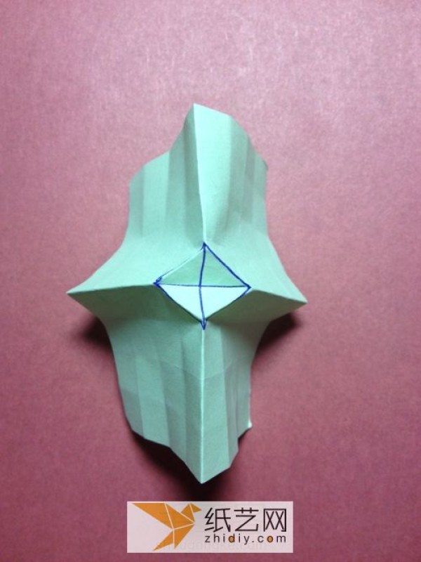 How to make innovative origami roses. Manual illustrations teach you how to fold roses.