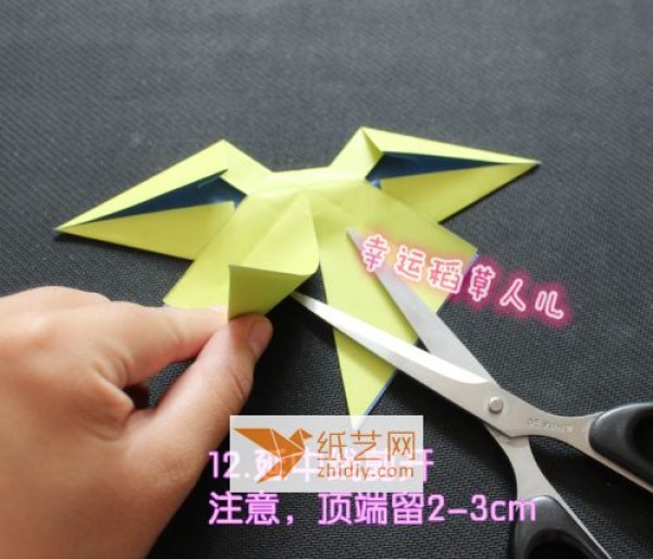 Square origami to make butterfly festival (reprint)