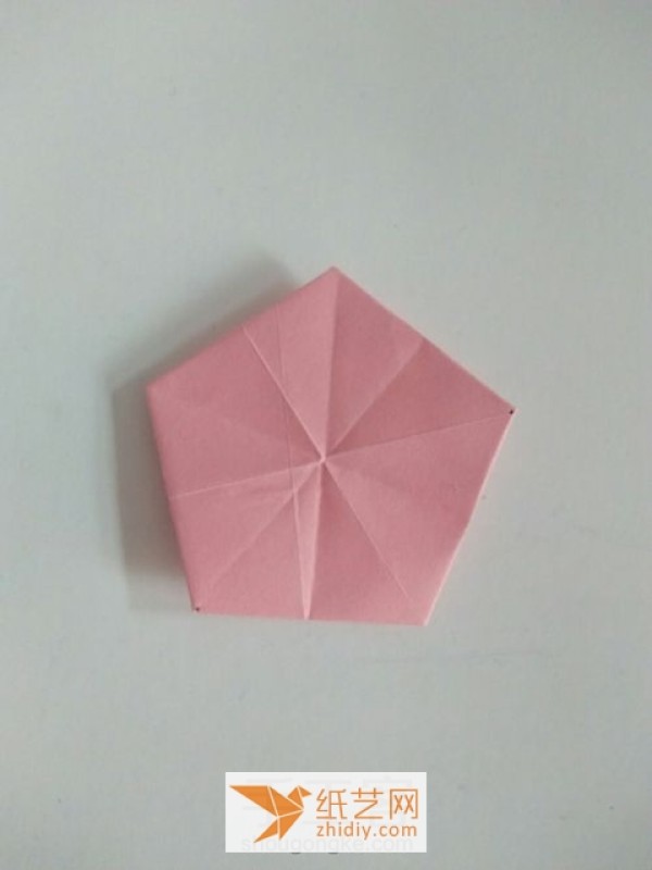 Want this five-pointed star origami box? Let’s watch the tutorial