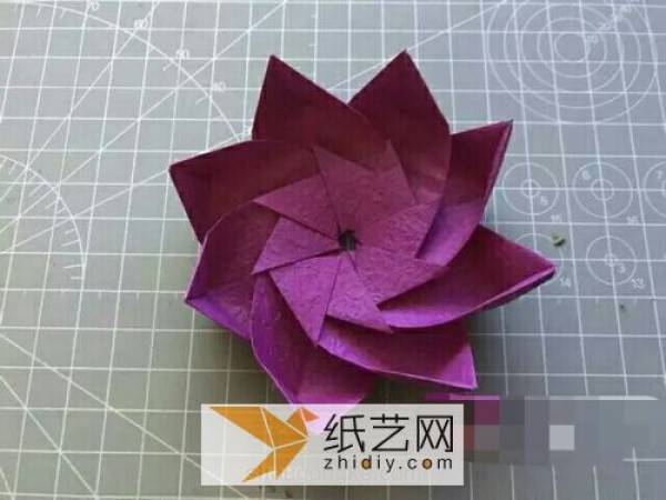 Origami Lotus Flowers for Mother’s Day Gift Wrapping Decoration