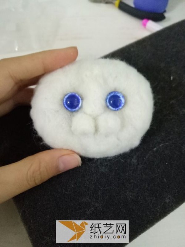 Illustrated tutorial on how to make a cute and cute wool felt poke kitten