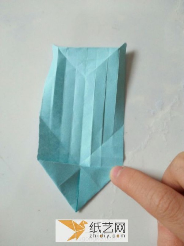 Illustrated tutorial for three-dimensional origami grass. Handmade creative spring origami production.