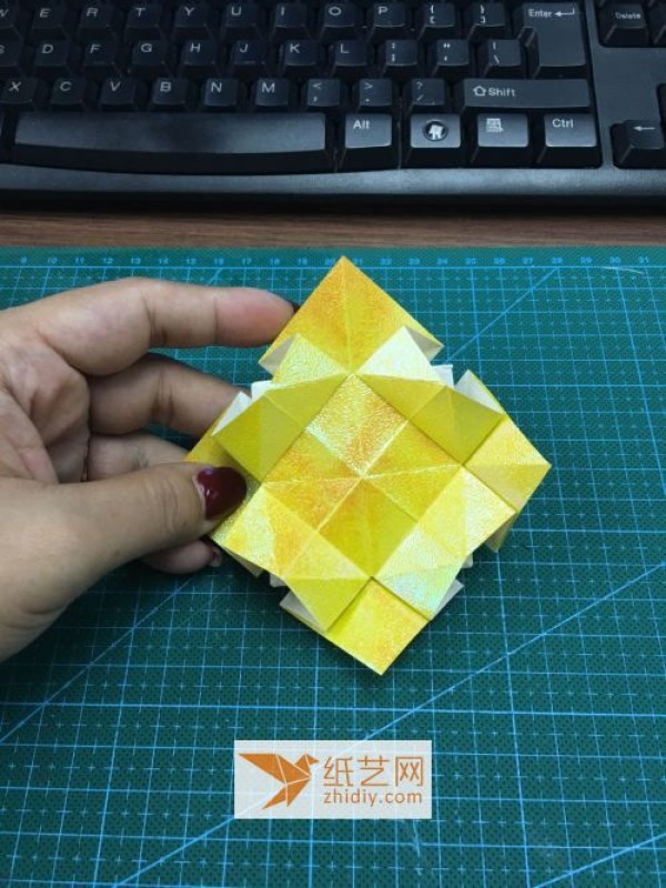 A step-by-step tutorial on how to make origami holiday lanterns