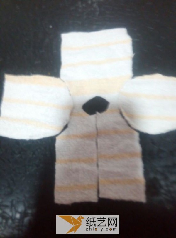 Turning waste towels into treasures and making them into Barbie pajamas as a Children’s Day gift