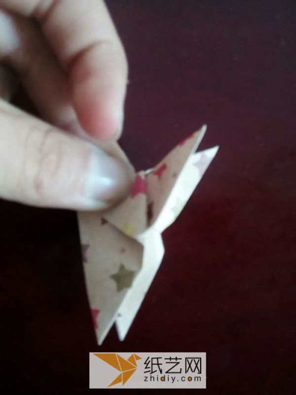 How to make origami butterflies using sticky notes. Simple origami butterfly tutorial.