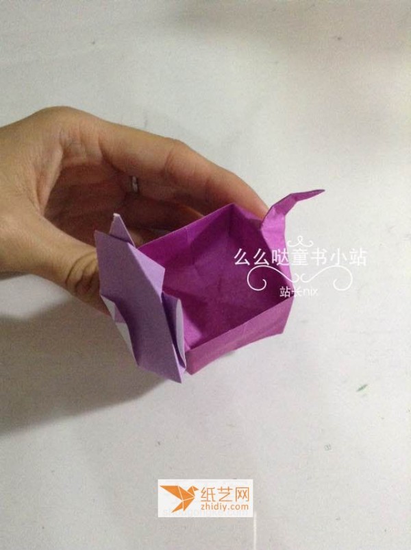 Fun tutorial for making an origami cat box