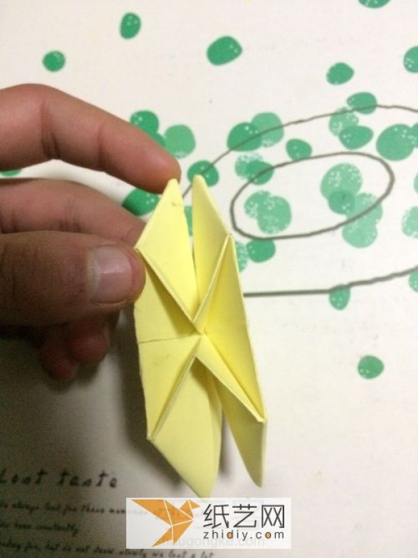 Make a paper rose that is as eternal as a diamond