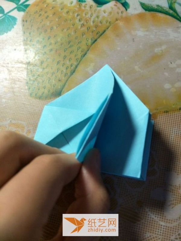 Tutorial on how to make a simple origami pagoda for children