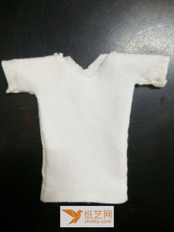 Super simple introductory tutorial on how to make fabric T-shirts.