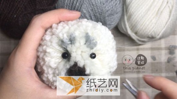 Tutorial on making a baby seal made of yarn balls as a New Year gift