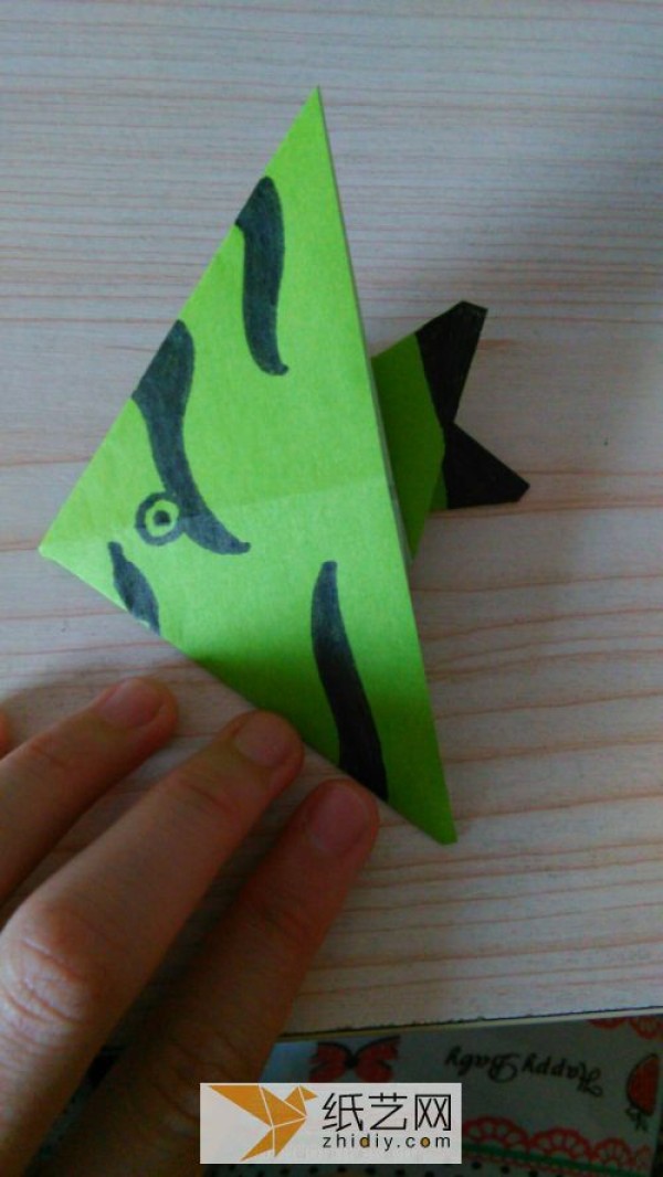 Childrens Origami Tropical Fish Illustrated Tutorial: Simple Origami Fish Making