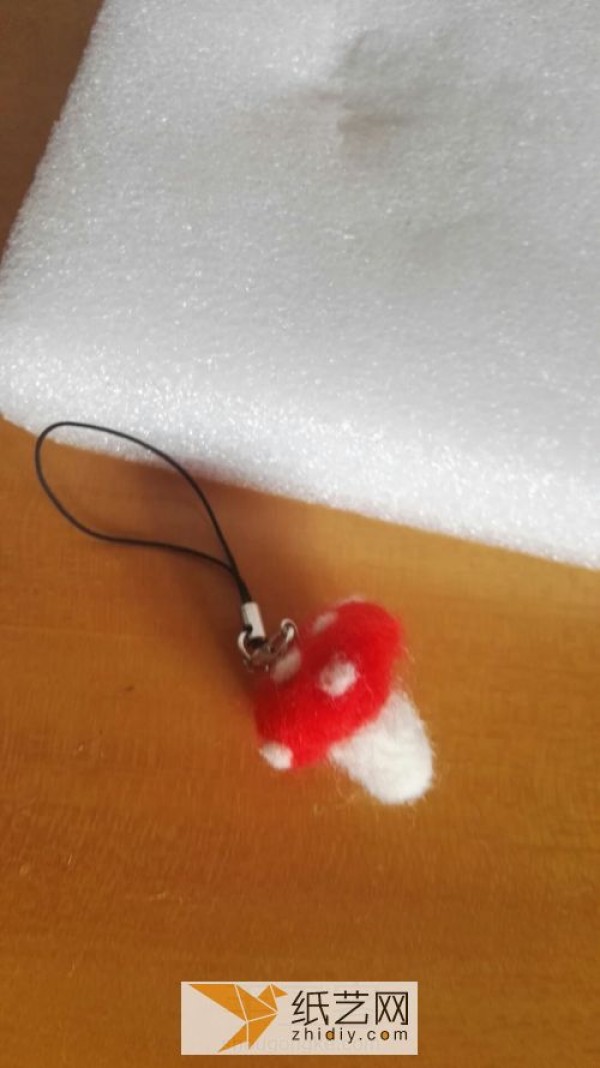 Tutorial on how to make handmade wool felt mushroom pendants