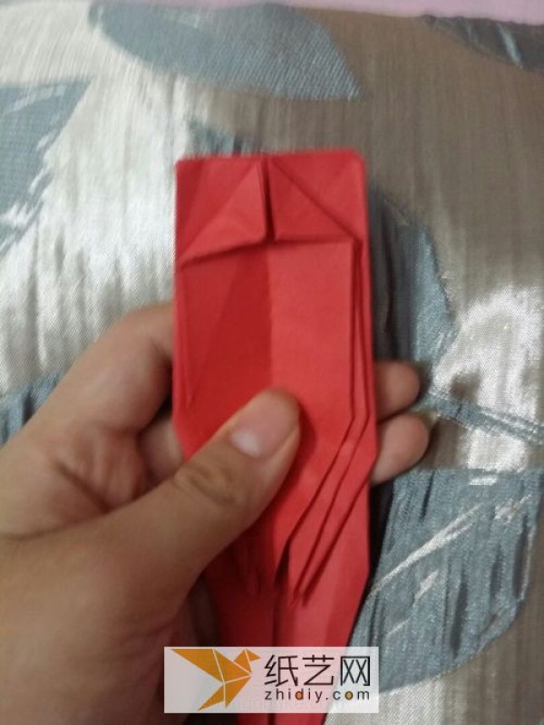 Actual pictures teach you step by step how to make origami devil heart Valentines Day gift handmade tutorial