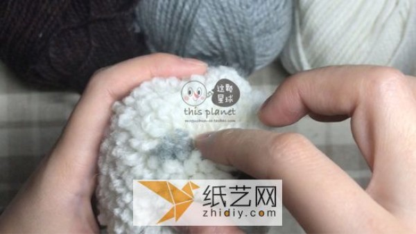 Tutorial on making a baby seal made of yarn balls as a New Year gift