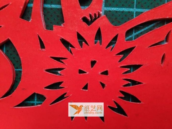 How to make a paper-cut beauty picture by hand