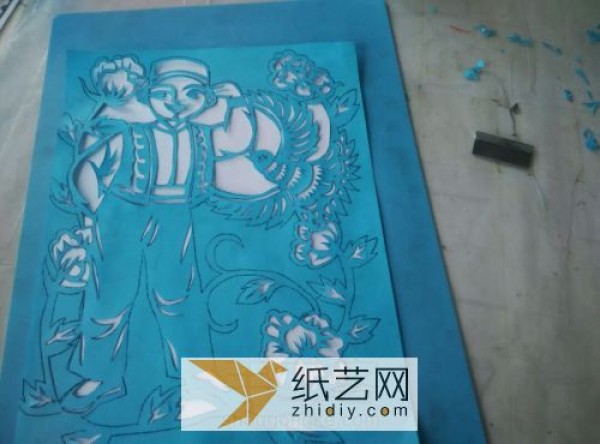 Tutorial on how to make ethnic minority window decorations with folk paper-cutting