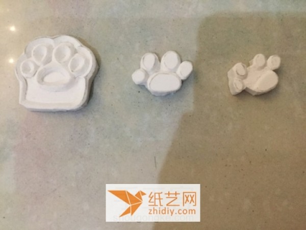 Beginners tutorial on making puppy paws with colored rubber stamps