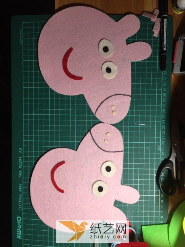 Tutorial on New Year’s gift of Peppa Pig doll made from non-woven fabric