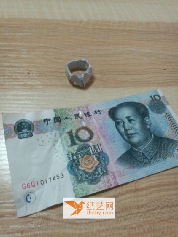 Handmade tutorial for RMB origami love ring