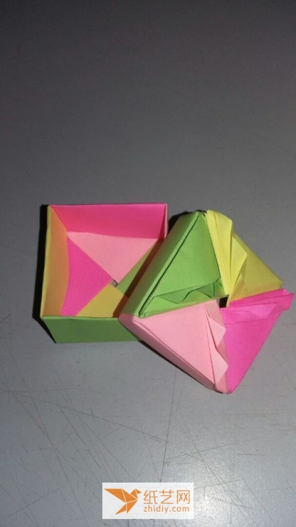 Tutorial on how to make a four-color origami gift box with a lid. It’s a great gift box for Teacher’s Day.