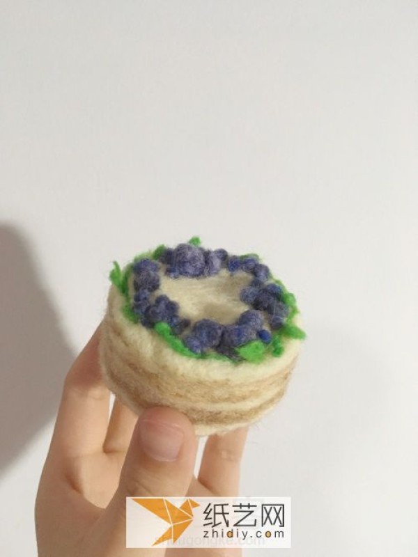 Delicious blueberry cake wool felt fabric making tutorial illustration