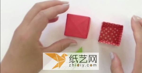 A simple way to make origami tomatoes. How to DIY a creative handmade storage box.