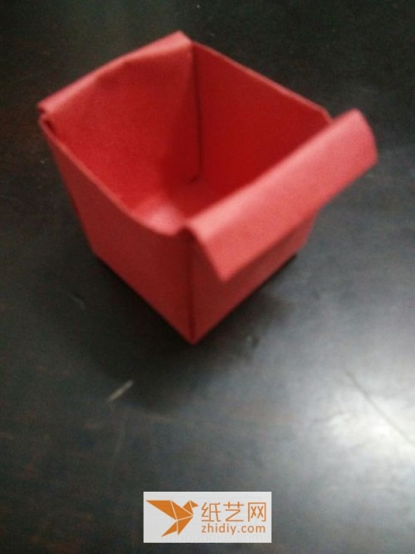 A little creativity creates a splicable origami box