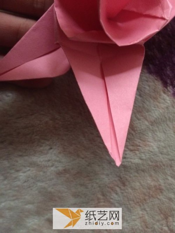 A simple way to fold origami roses for Chinese Valentines Day