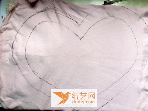 Simple heart-shaped pillow New Year decoration making tutorial without needlework