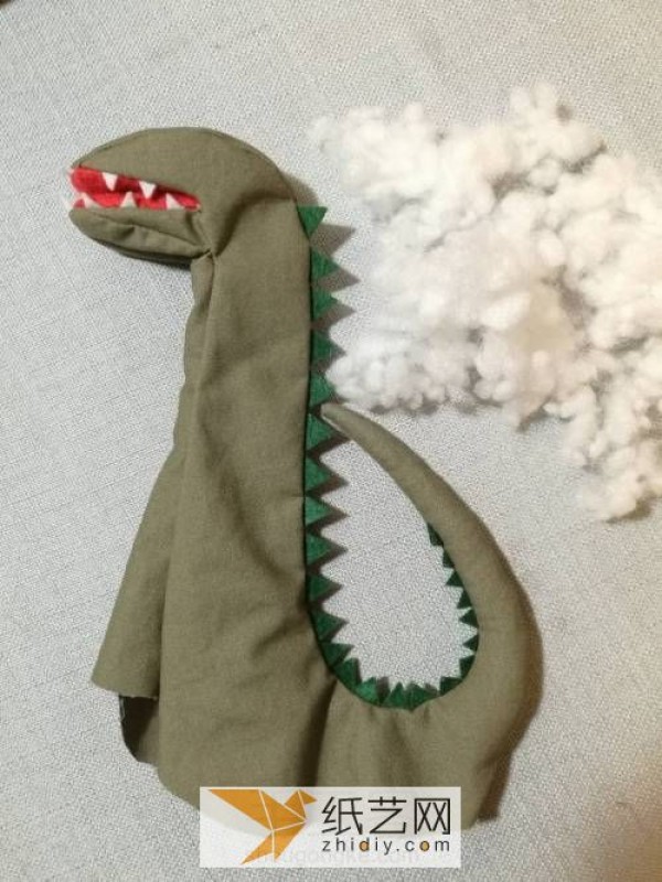 Tutorial on how to make a moving fabric Tyrannosaurus rex doll, a Halloween gift for your children