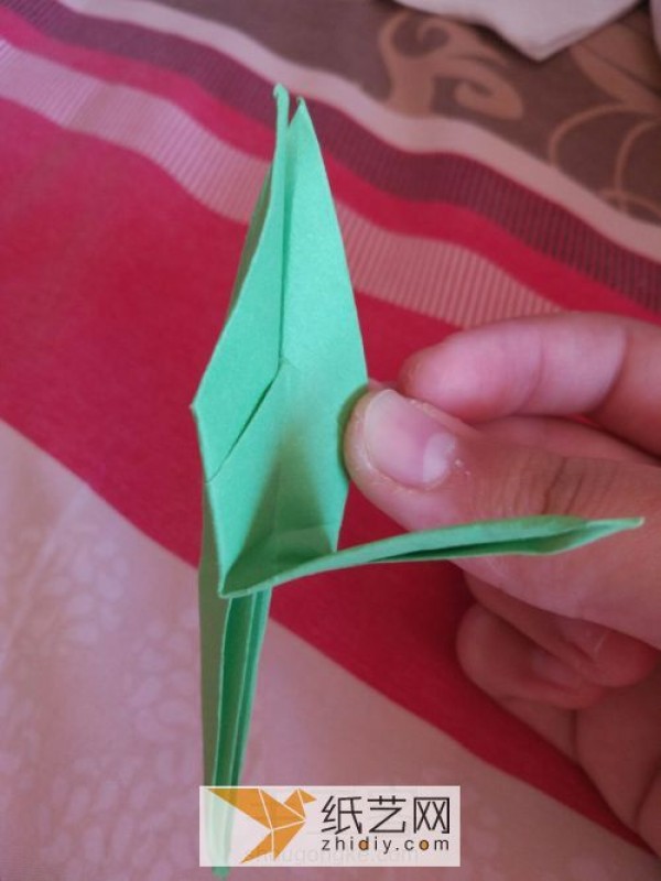 What should I do if I don’t know how to make origami cranes? This detailed tutorial can save you