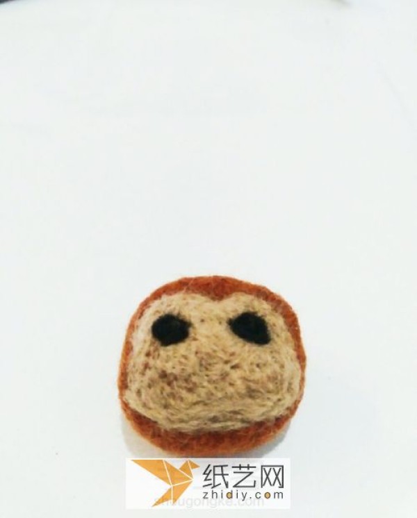 Illustrated tutorial for making a wool felt monkey. How to poke and poke cute little animals.