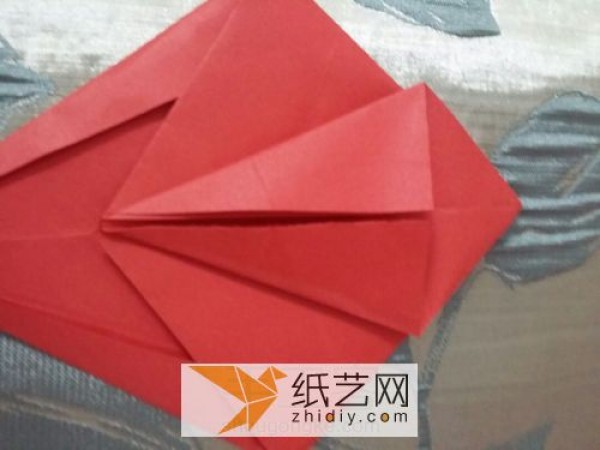 Actual pictures teach you step by step how to make origami devil heart Valentines Day gift handmade tutorial