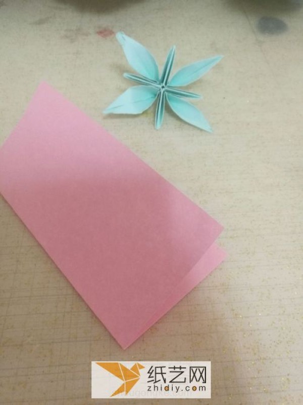 Illustrated tutorial on making origami star flowers and paper art flowers