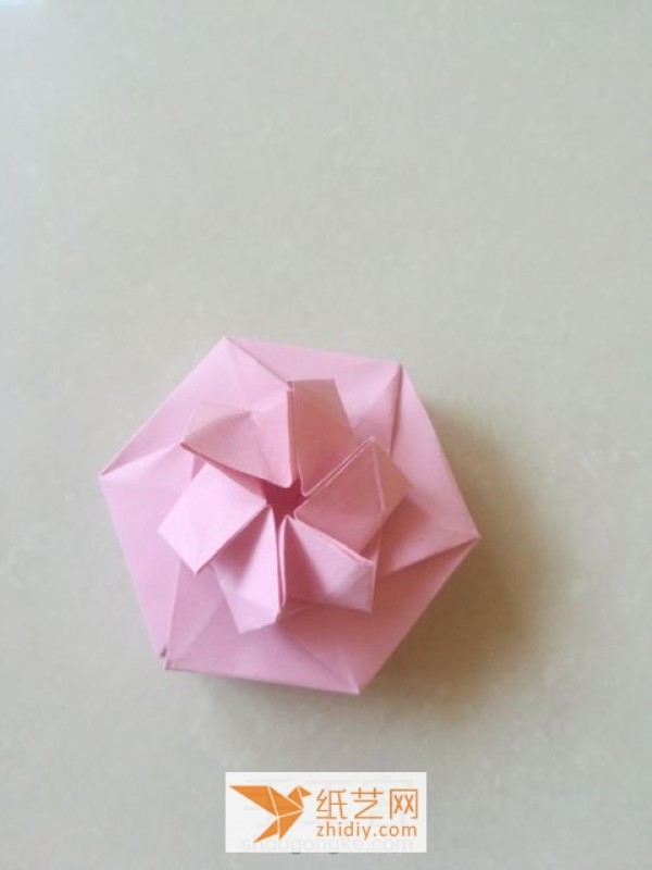 Tutorial on making a hexagonal flower origami lid for a Valentines Day gift box