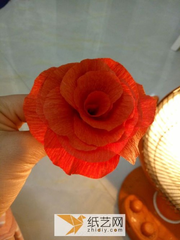 Super beautiful simulated paper flower rose bouquet made of crepe paper for decoration during wedding ceremony