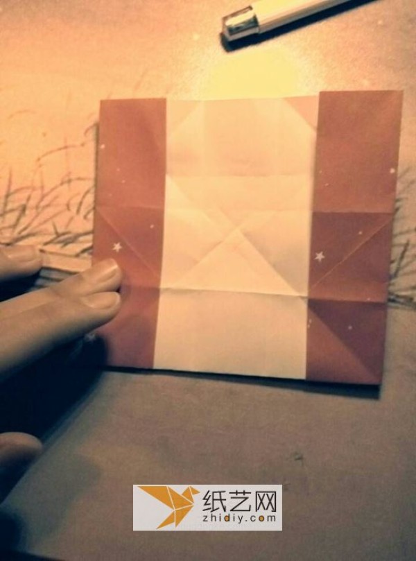 Skillful hands teach you how to make a love box