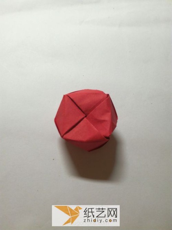 Detailed, complete and easy-to-learn method of folding origami roses. Tutorial on handmade origami roses for Valentines Day.