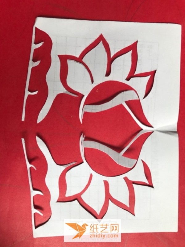 Tutorial on making traditional paper-cut lotus New Year paper-cut window flowers series