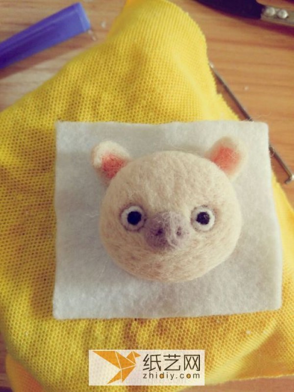 Tutorial on how to make a wool felt piggy doll by hand in the Year of the Pig. New Year’s gifts in the Year of the Pig must have a piggy.