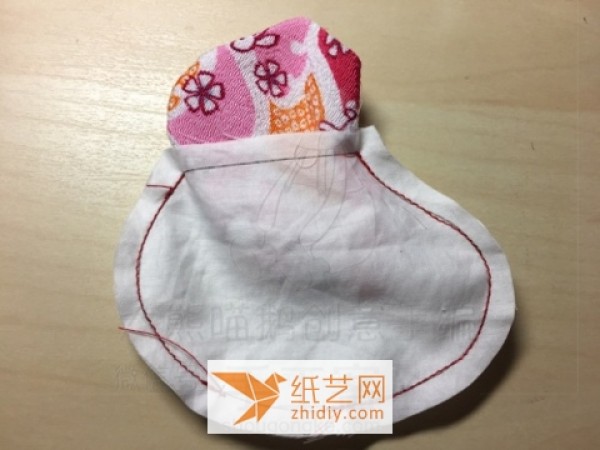 How to make a bunny-shaped fabric coin purse as a Christmas gift?