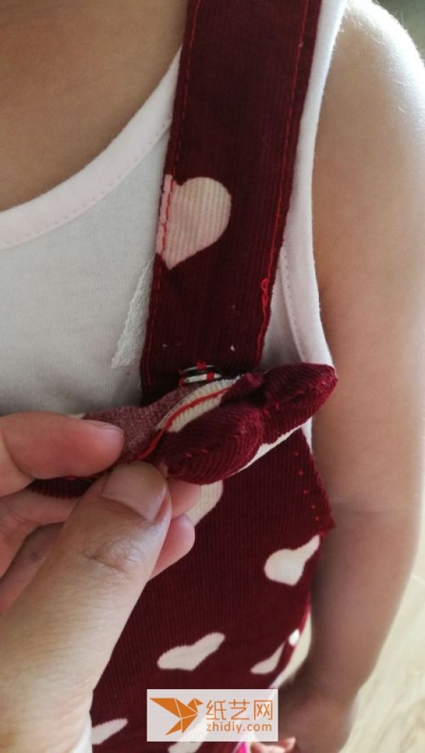 Tutorial on how to turn old shirts into treasures and transform them into baby suspenders