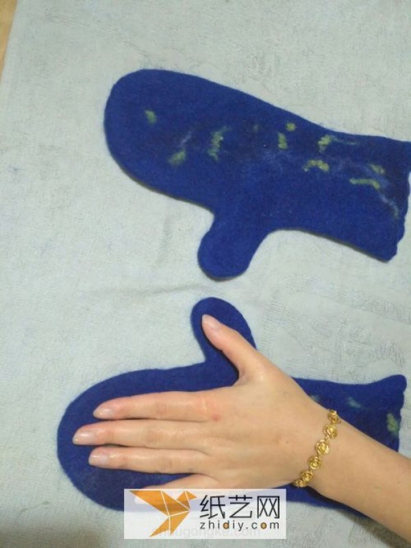 Teach you step by step how to make gloves from wool felt, a heart-warming gift for Valentine’s Day